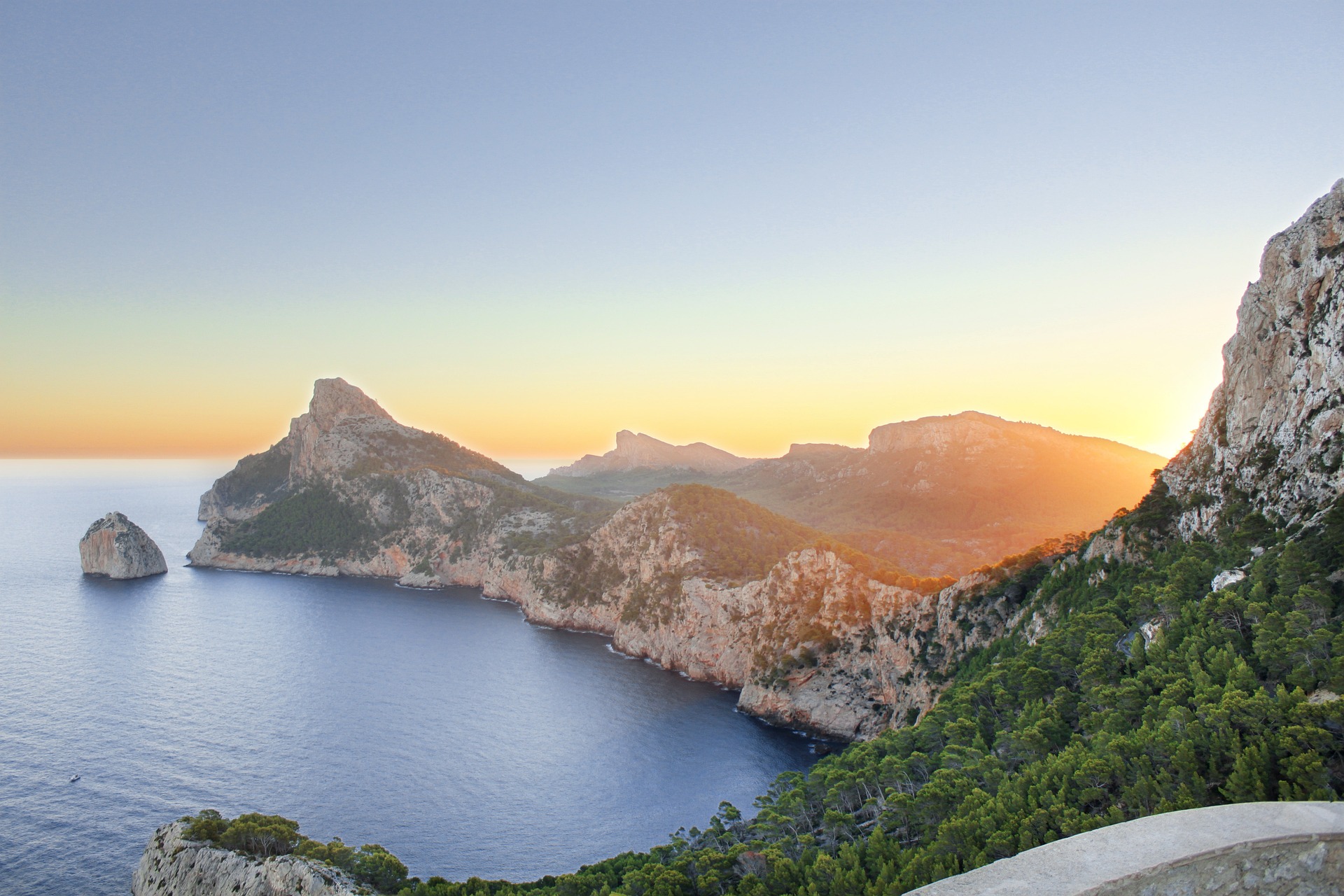 balearic-dream-824928_1920Image by Jonas Droste from Pixabay